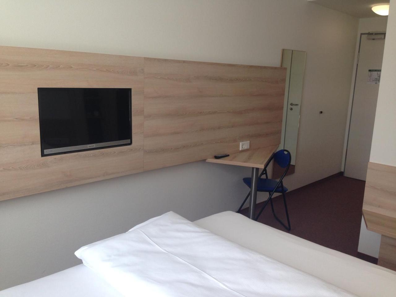 Autohof Bitterfeld Hotell Exteriör bild